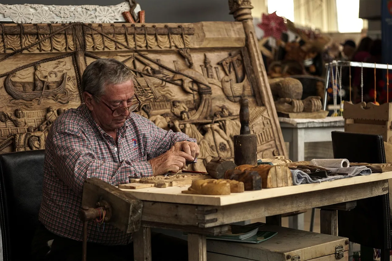 sculptor, the work, manual, chisel, wood, dry, the art, tradition, traditional, woody, brown, cracks, peeling, image, old, man, the experience, drawings, tools, sculptor, sculptor, sculptor, sculptor, sculptor, chisel